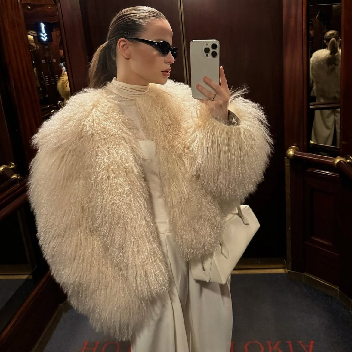 2026 Winter Women's Genuine Sheepskin Fur Overcoat Thick Breathable Short Fashion